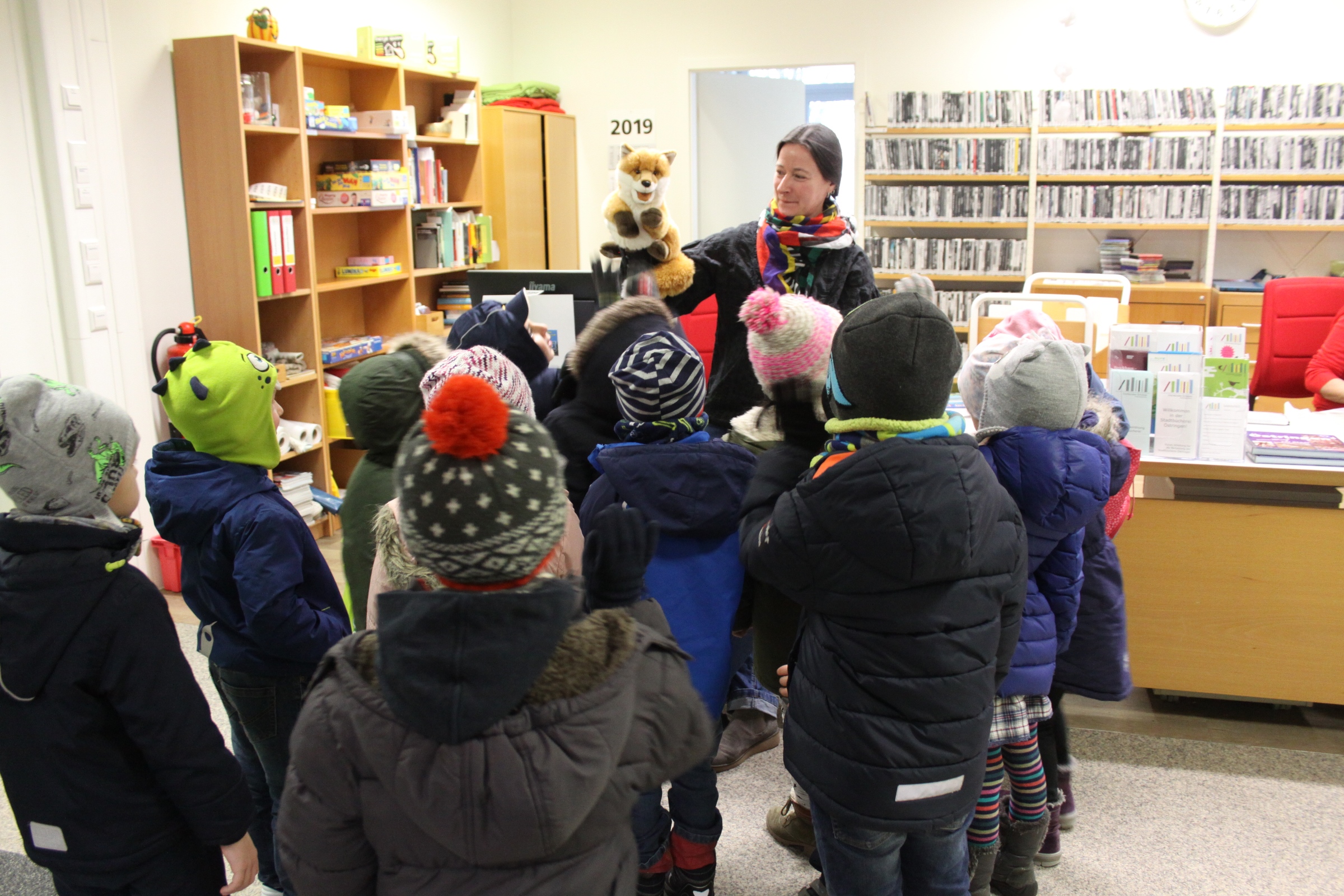                                                     Schulanfänger des Kindergartens St. Elisabeth besuchen die Stadtbücherei                                    