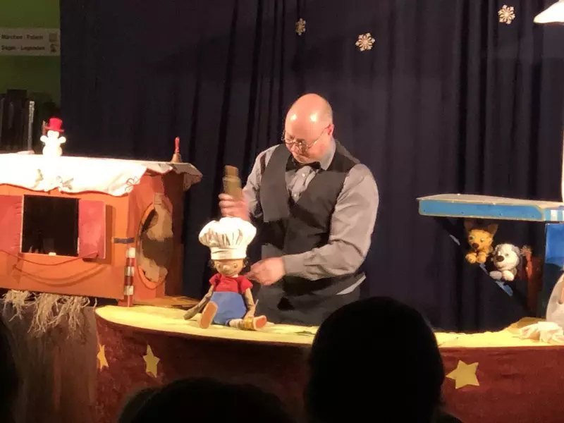 Theater Marotte spielt "Der kleine Prinz wartet auf Weihnachten"